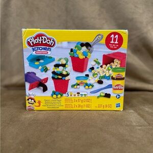 Play-Doh Kitchen Creations Popcorn ‘n Candy 11 Piece Playset Brand New!